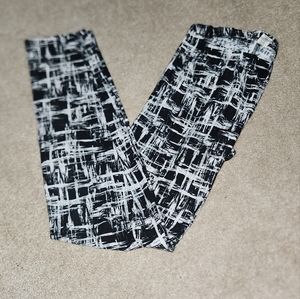 Black and white patterned leggings